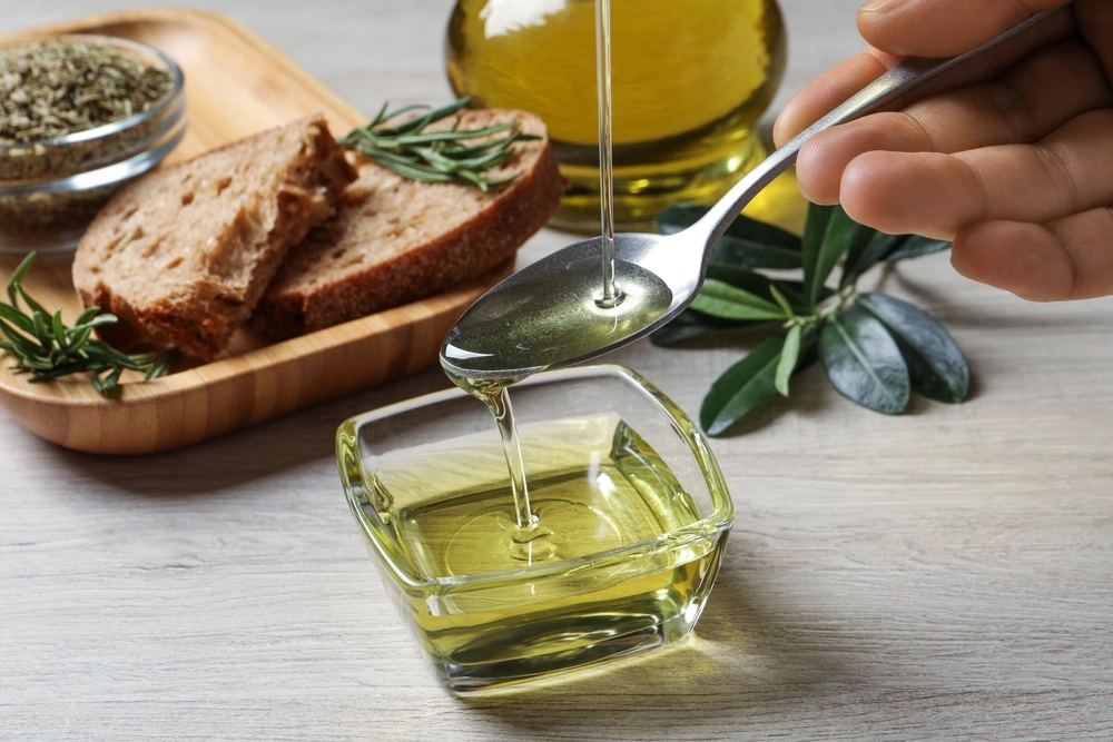 olive_oil_in_spoon.webp